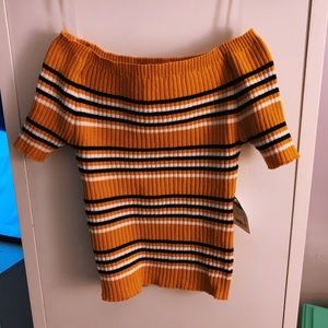 ⭐️NWT Off The Shoulder Top⭐️